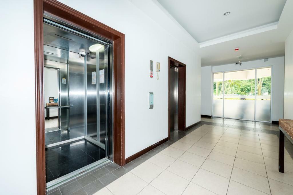 Chic Condominium Studio Building A Карон Экстерьер фото